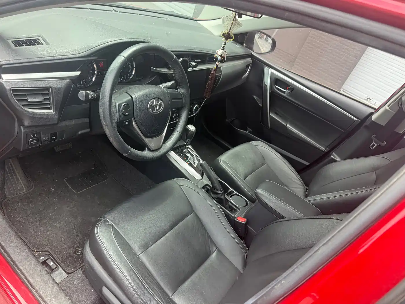 Toyota Corolla 2014 1.6L CVT GL-i Leather Edition фото 4