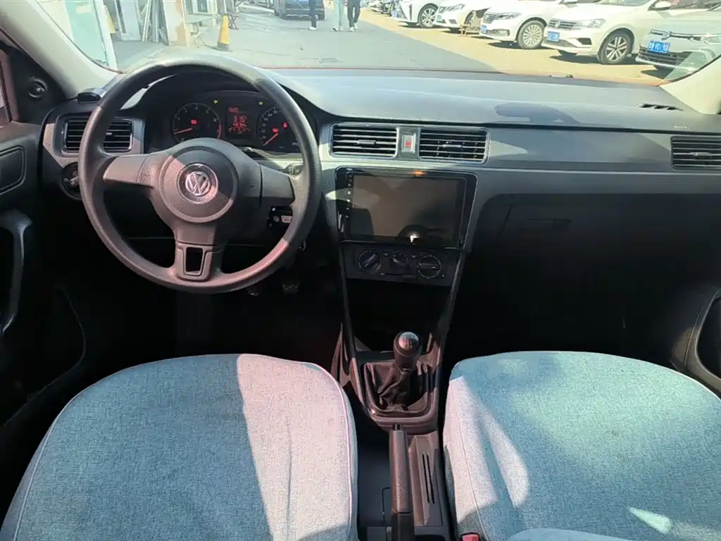 Volkswagen Santana 2015 1.4L Manual Trend Edition фото 10
