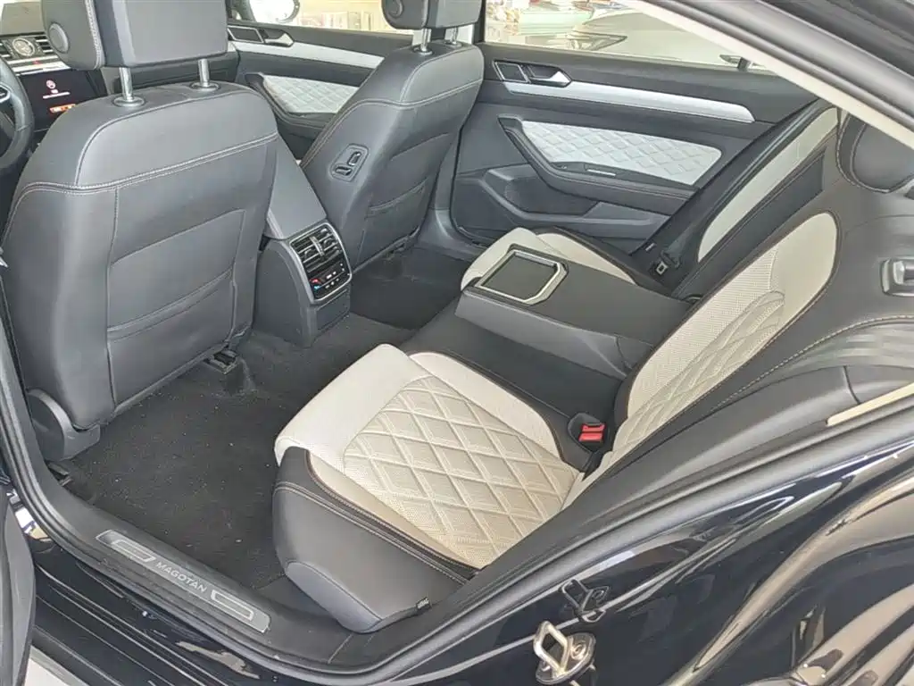 Volkswagen Magotan 2023 Model 2 Million Commemorative Edition 330TSI DSG Luxury фото 17
