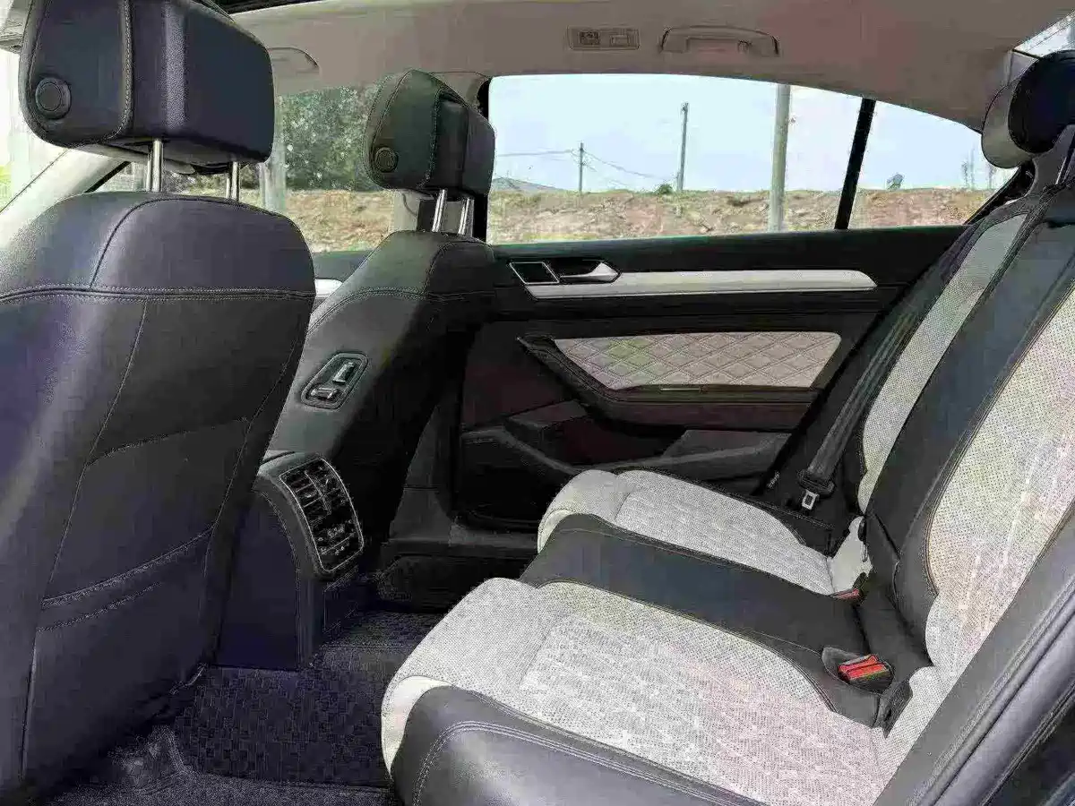 Volkswagen Magotan 2023 Model 2 Million Commemorative Edition 330TSI DSG Luxury фото 6