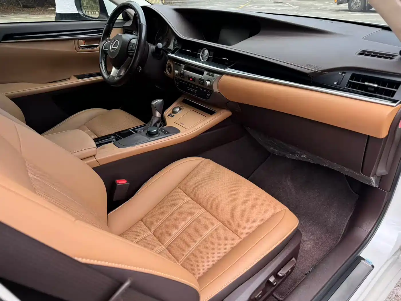 Lexus ES 2015 200 Comfort Edition фото 8