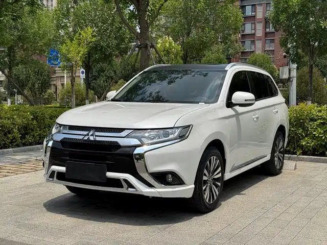 Mitsubishi Outlander 2021 Facelift 2.0L 2WD Premium Edition 5-Seater
