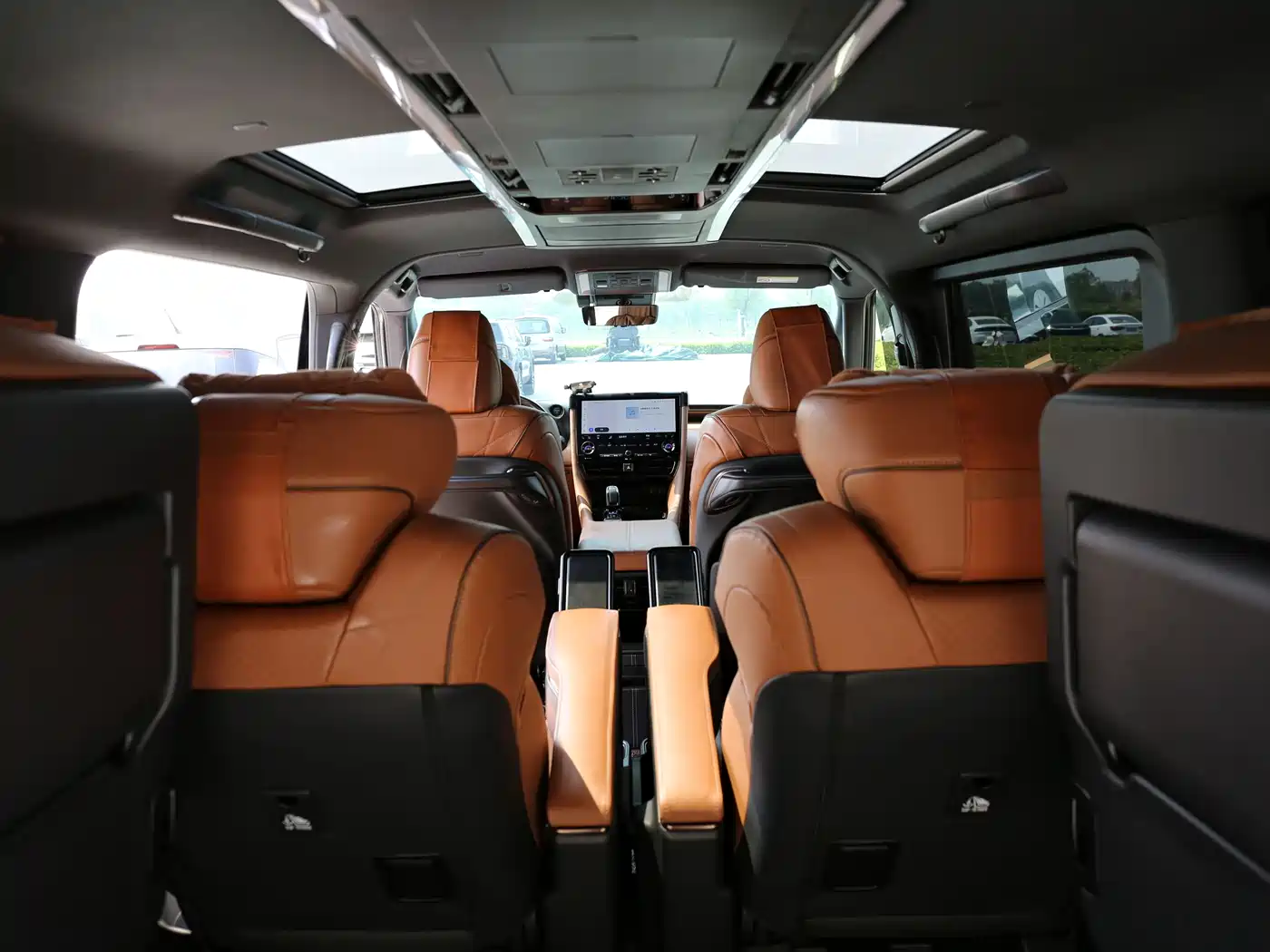 Toyota Alphard 2025 Hybrid 2.5L Ultimate Gold Edition фото 6