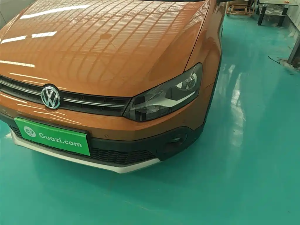 Volkswagen Polo 2016 1.6L Cross Polo Automatic фото 24