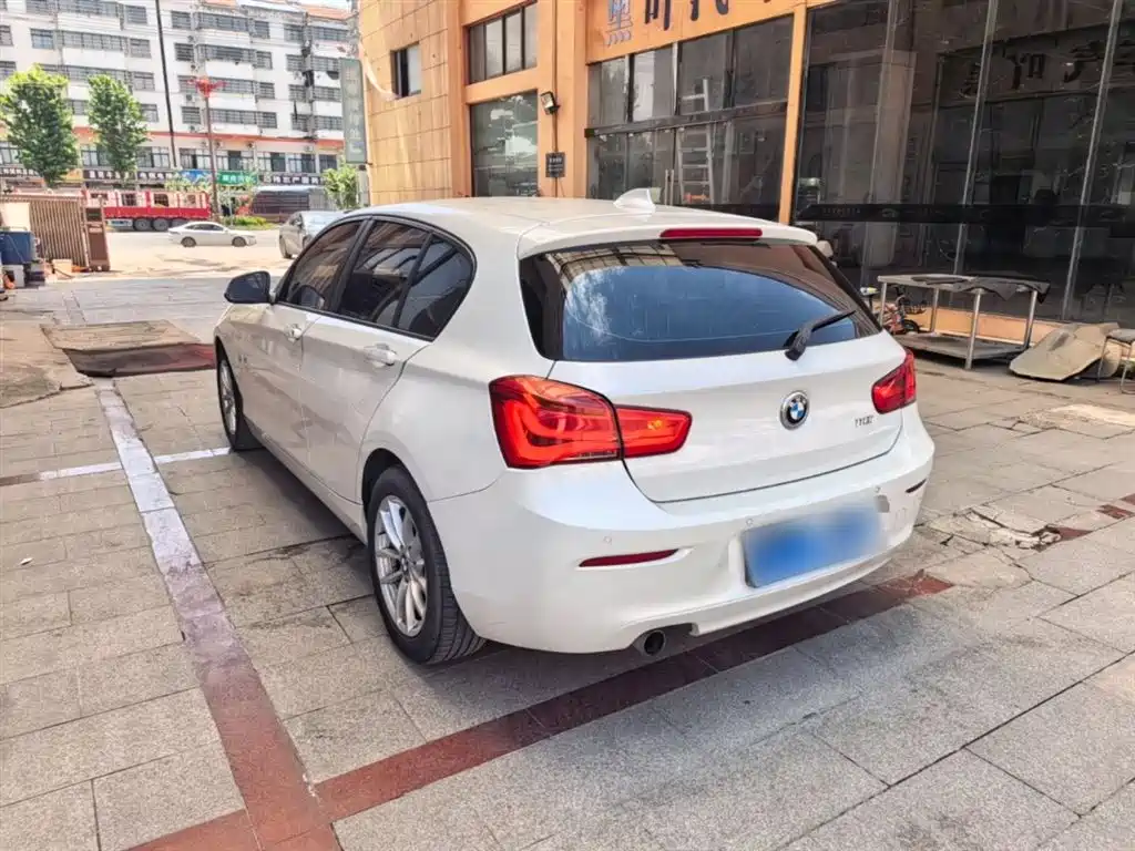BMW 1 Series (Import) 2016 118i Leading фото 5