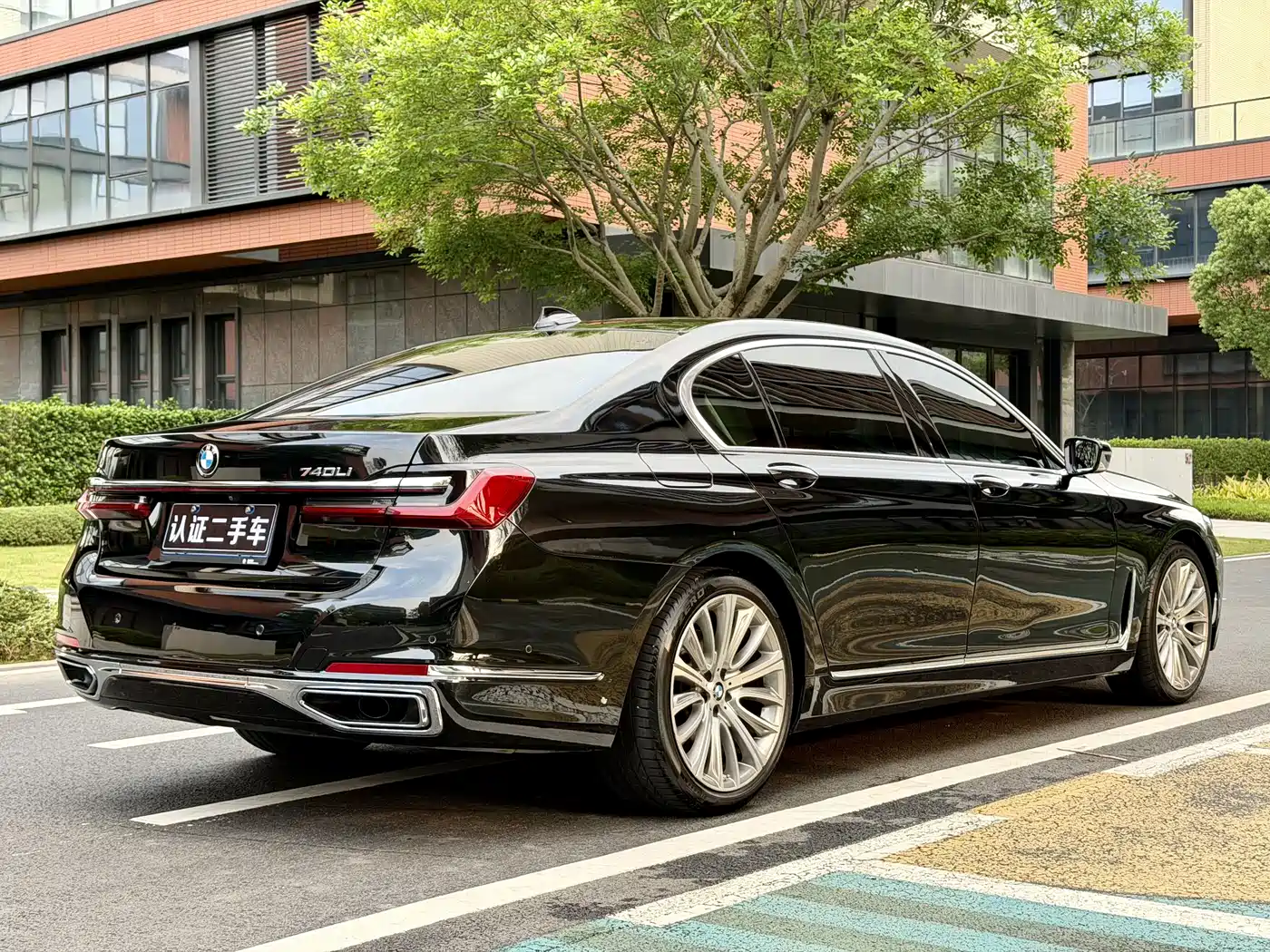BMW 7 Series 2021 Model 740Li Leading Luxury Package фото 4