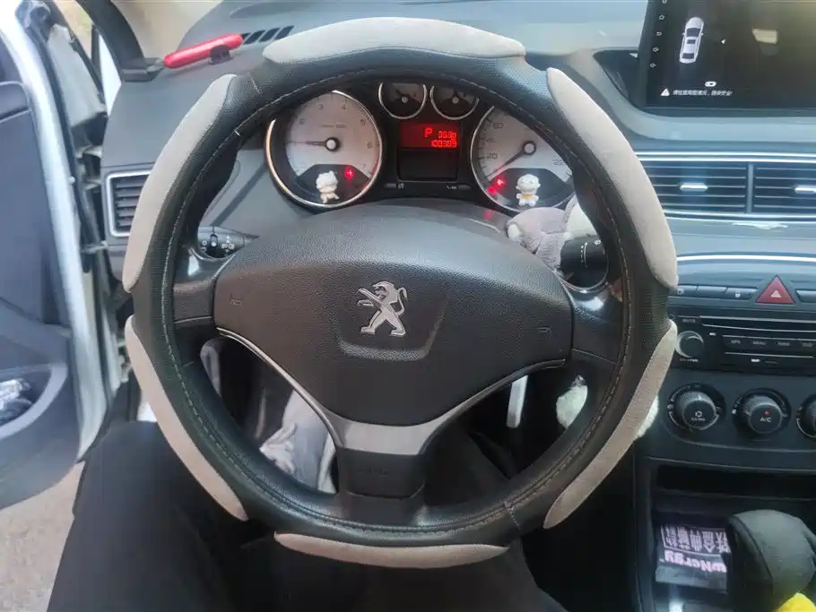 Peugeot 308 2014 Model Joy Edition Classic 1.6L Automatic Superior Style фото 15