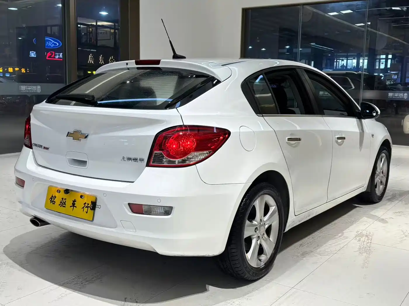 Chevrolet Cruze 2013 Hatchback 1.6L Automatic Luxury фото 7
