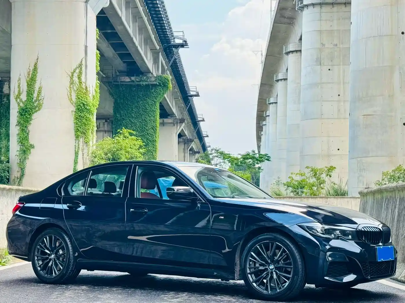BMW 3 Series 2022 330i M Sport Shadow Edition фото 3