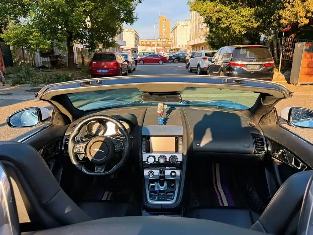 Фото 9 - Jaguar F-TYPE