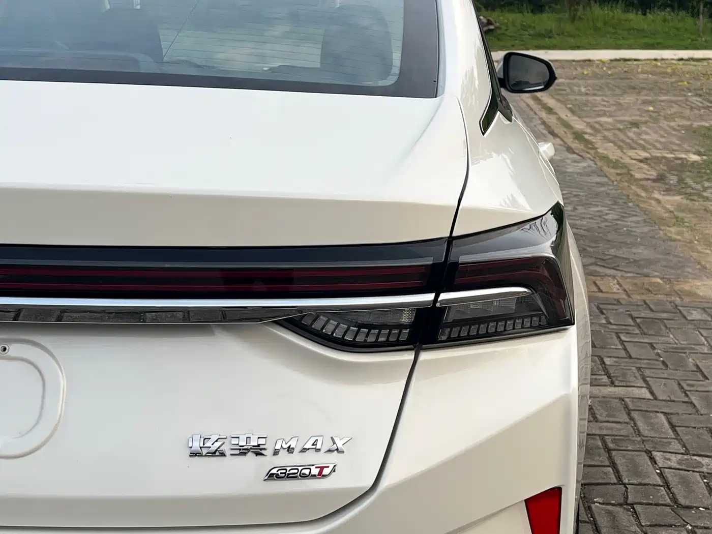 DONGFENG YI HYUN MAX