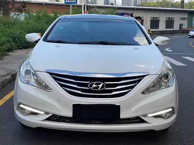 Hyundai Sonata 2014 2.4L Automatic Leading Edition China IV — фото 2