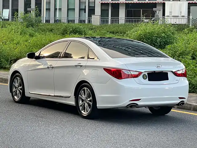 Hyundai Sonata 2014 2.4L Automatic Leading Edition China IV — фото 4