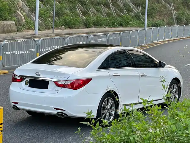 Hyundai Sonata 2014 2.4L Automatic Leading Edition China IV — фото 5