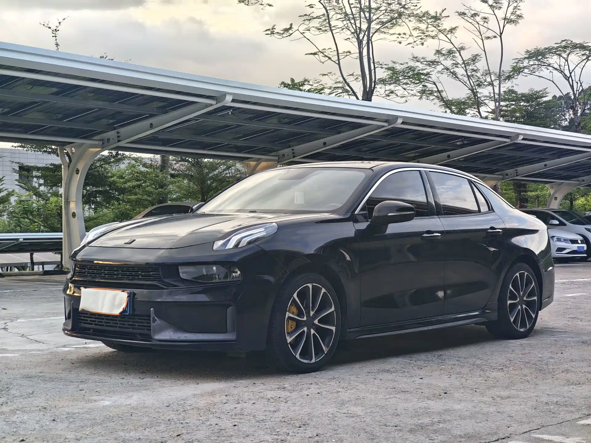 صورة 1 - Lynk & Co 03