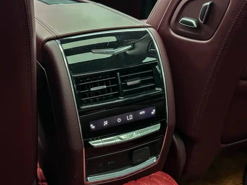Фото 19 - Cadillac CT6