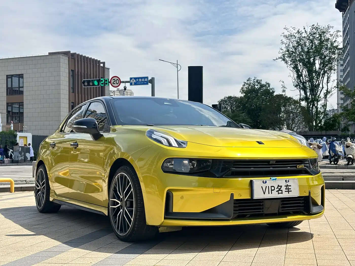 Lynk & Co 03 2021 03+ 2.0TD Auto Wind Rider Edition фото 2