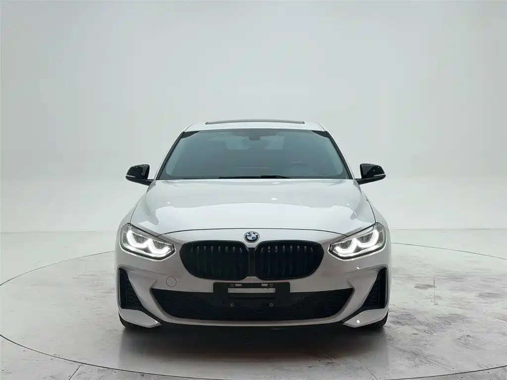 BMW 1 Series 2022 120i M Sport Shadow Edition фото 2