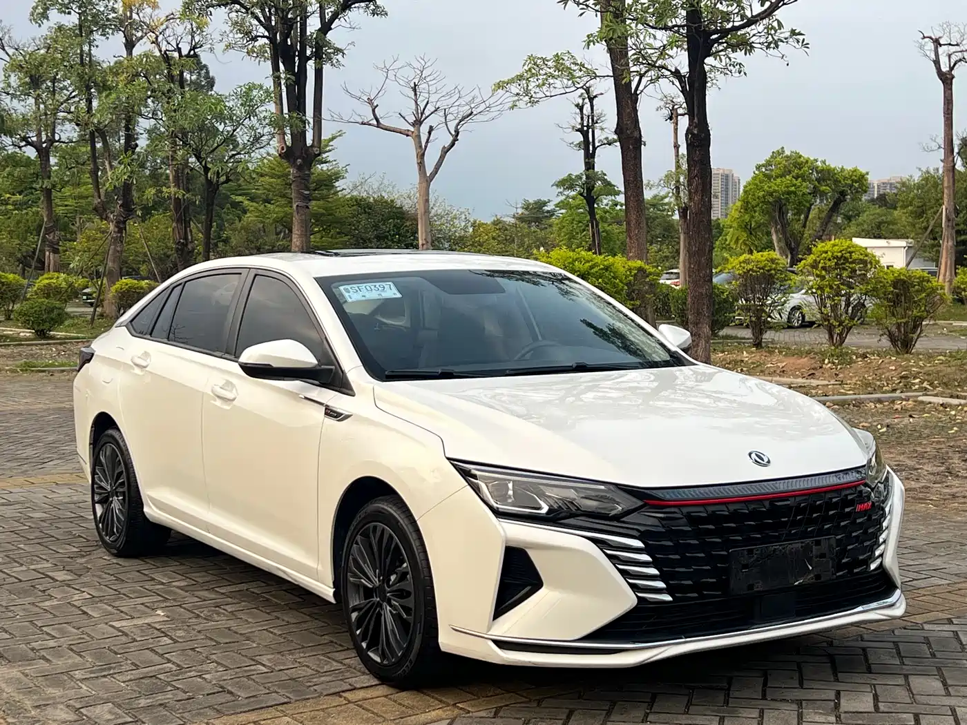 DONGFENG YI HYUN MAX