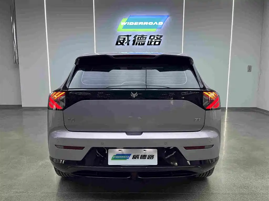 ARCFOX T1 2025 2025 Base Model