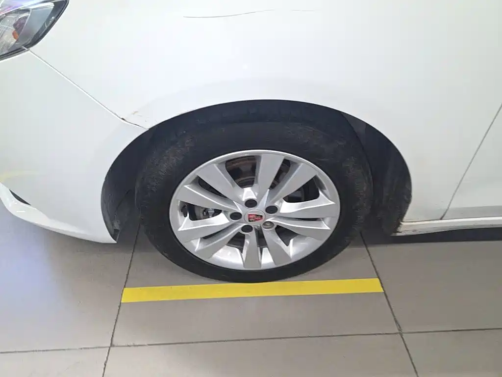 Фото 23 - Roewe 360