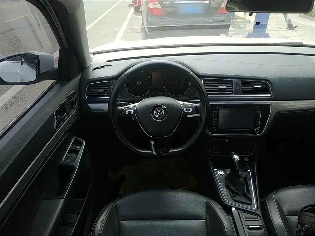 Volkswagen Lavida Tour 2017 180TSI DSG Comfort Edition фото 7