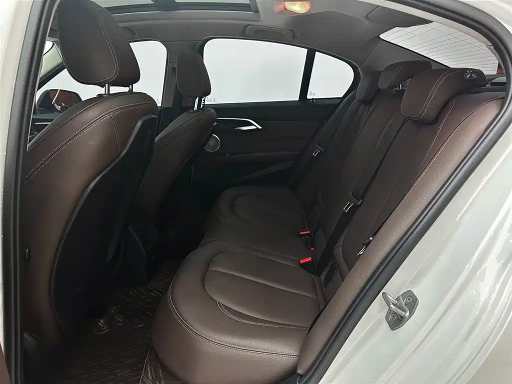 BMW 1 Series 2022 120i M Sport Shadow Edition фото 22