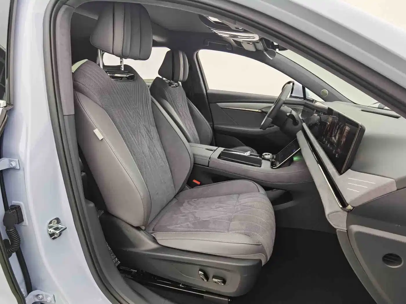 Voyah Auto VOYAH Zhuiguang 2023 4WD Flagship Edition фото 7