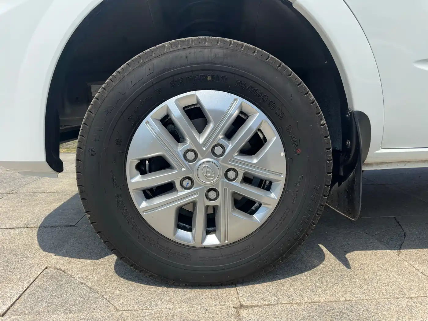SAIC Maxus Xintu V80 2025 PRO Aoyun 2.0T Manual Short Wheelbase Medium Roof 5/6-Seater фото 17