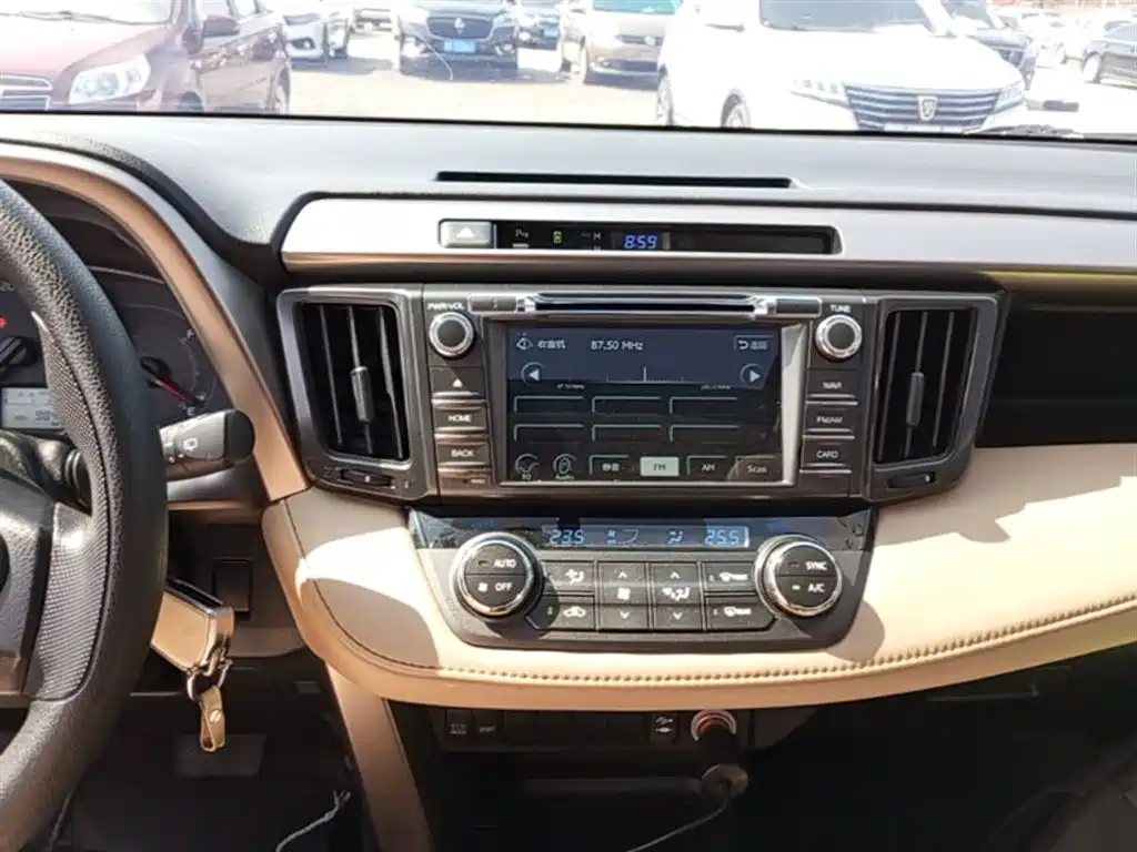 Toyota RAV4 Rongfang 2015 2.0L CVT 2WD Trend Edition фото 13