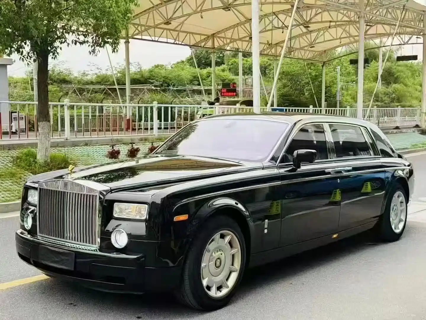 Фото 3 - Rolls-Royce Phantom