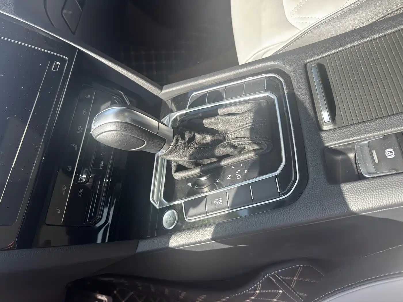 Volkswagen Magotan 2023 Model 2 Million Units Commemorative Edition 280TSI DSG Leading Version фото 6