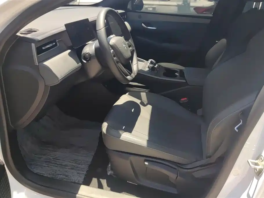 BYD Qin PLUS 2025 DM-i Smart Drive 55KM Leader фото 9