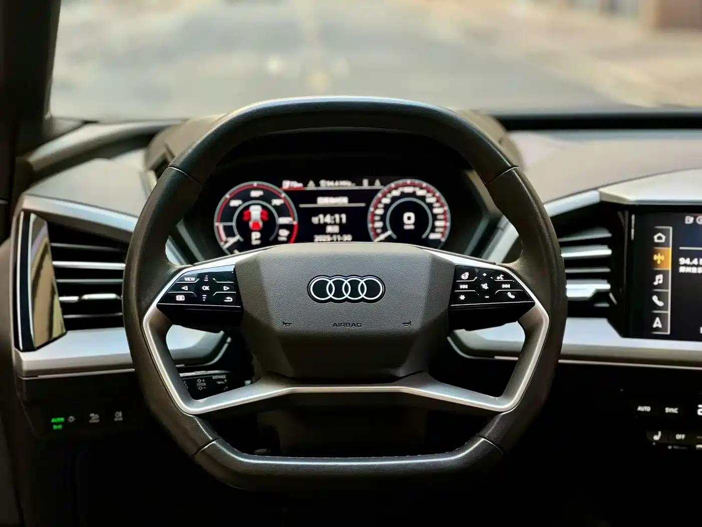 Audi Q5 e-tron 2023 40 e-tron Starlight Edition Brocade Package фото 5