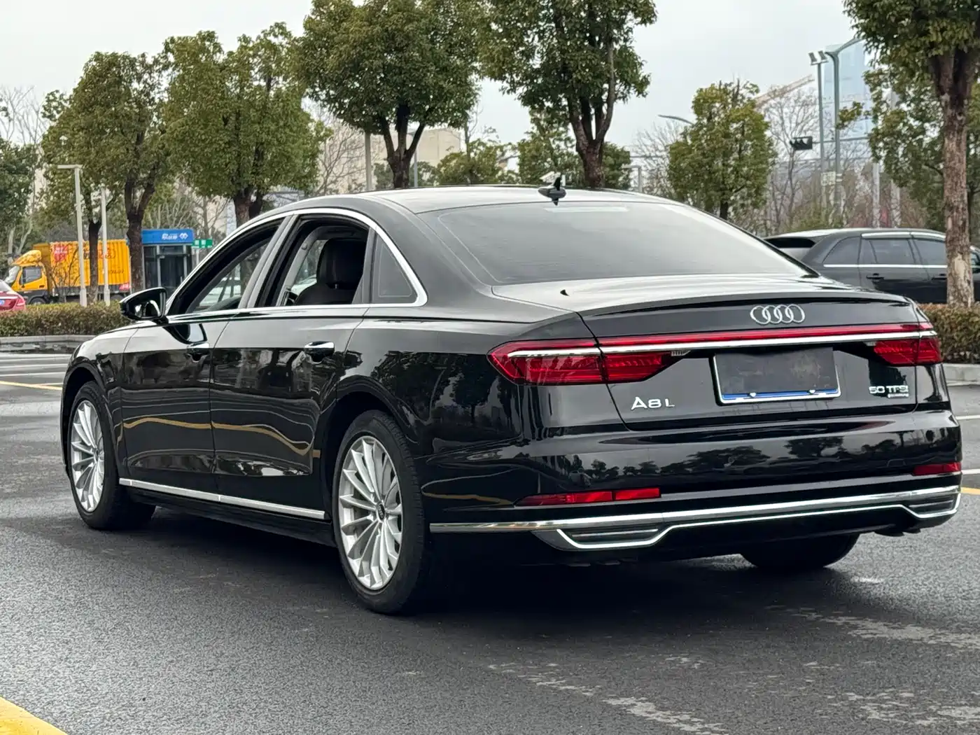 AUDI A8
