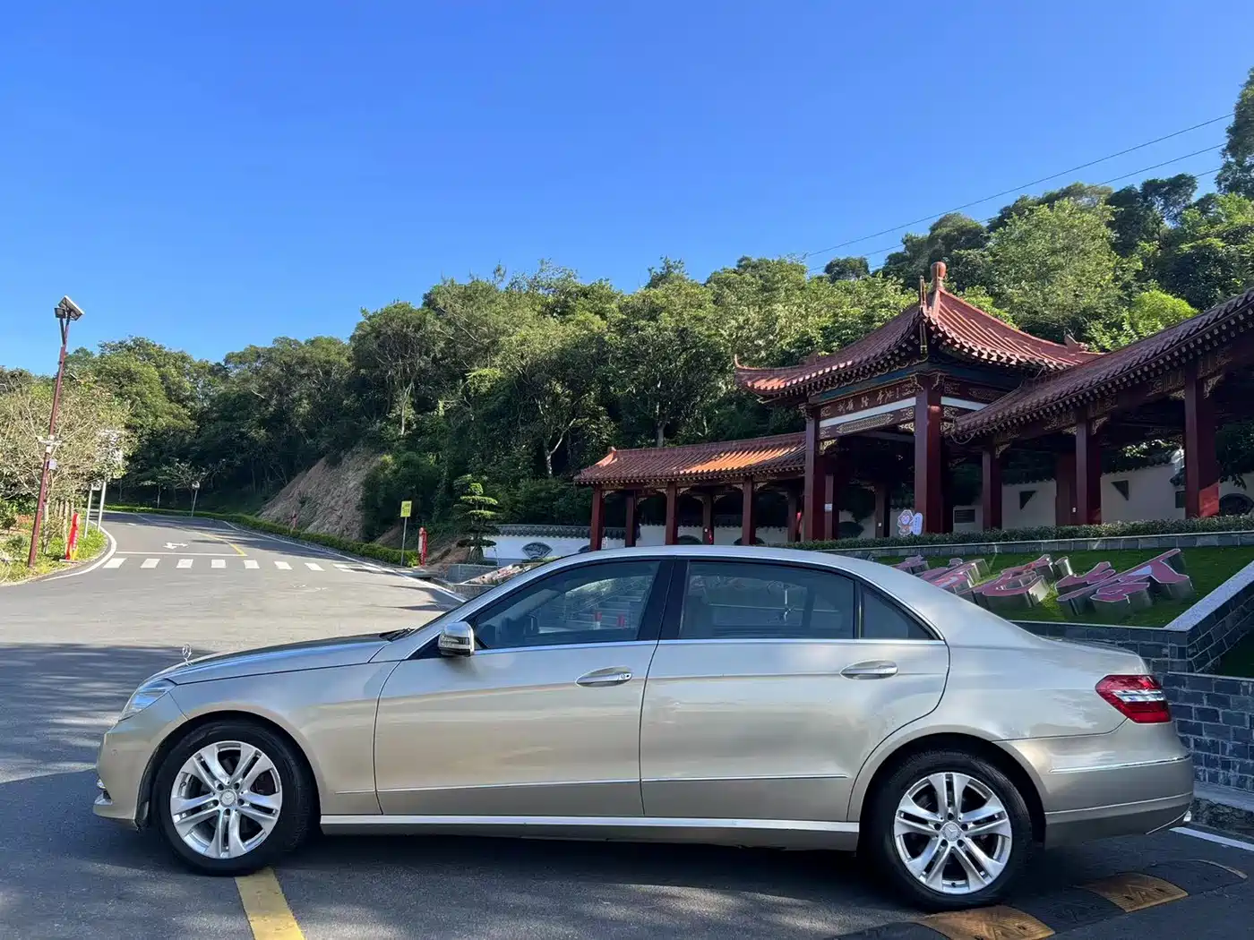 Mercedes-Benz E-Class 2011 E 300 L Fashion Premium фото 3