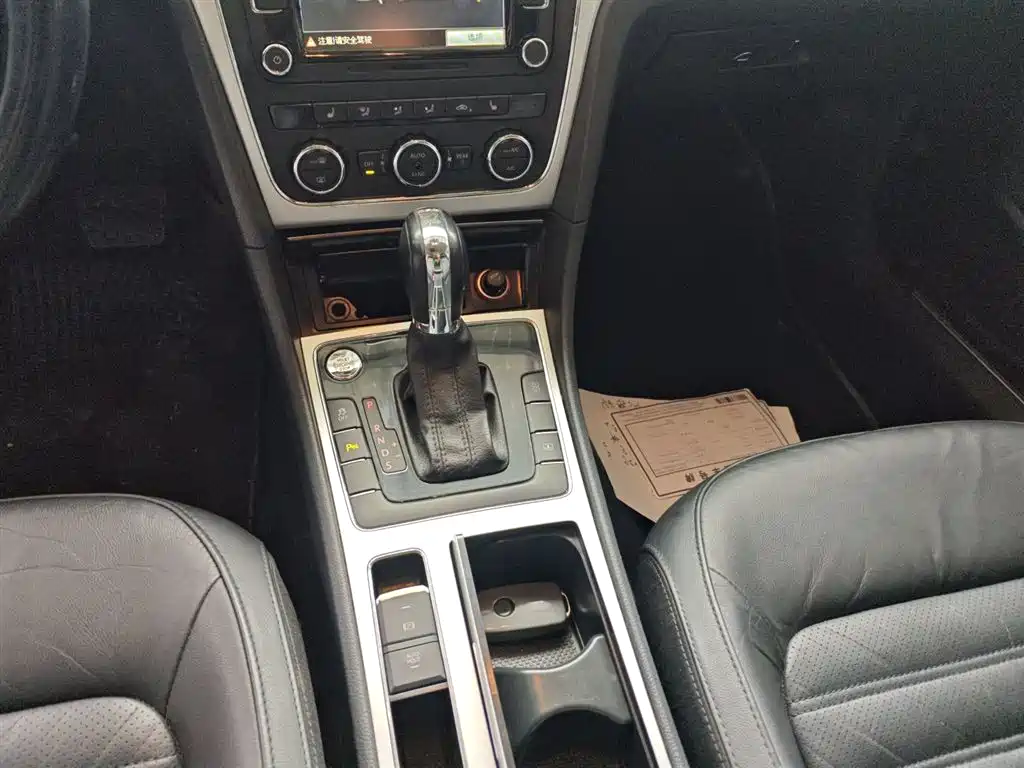 Volkswagen Passat 2015 1.8TSI DSG Prestige Edition фото 14
