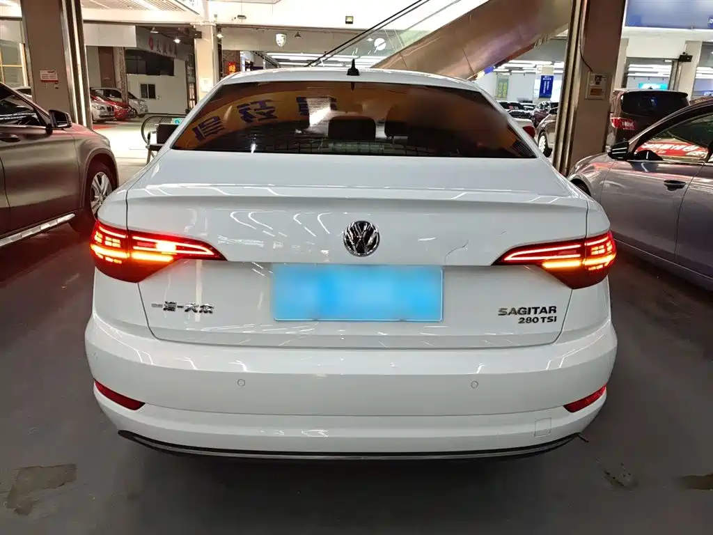 VOLKSWAGEN SAGITAR