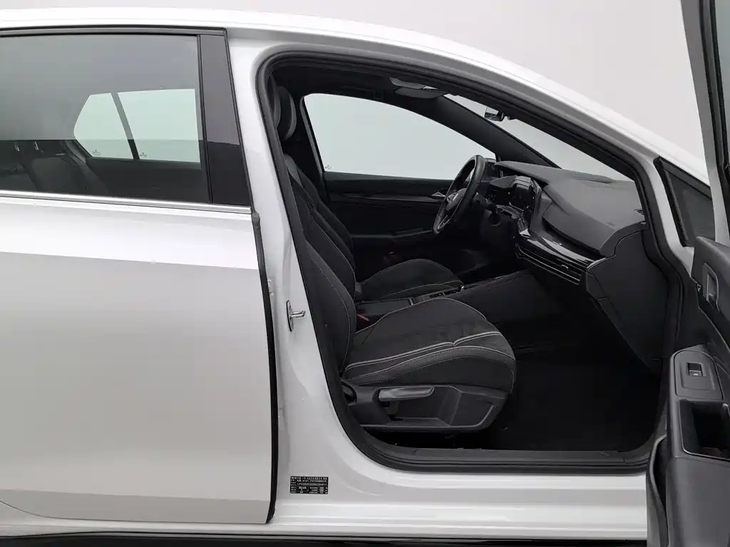 Фото 23 - Volkswagen Golf
