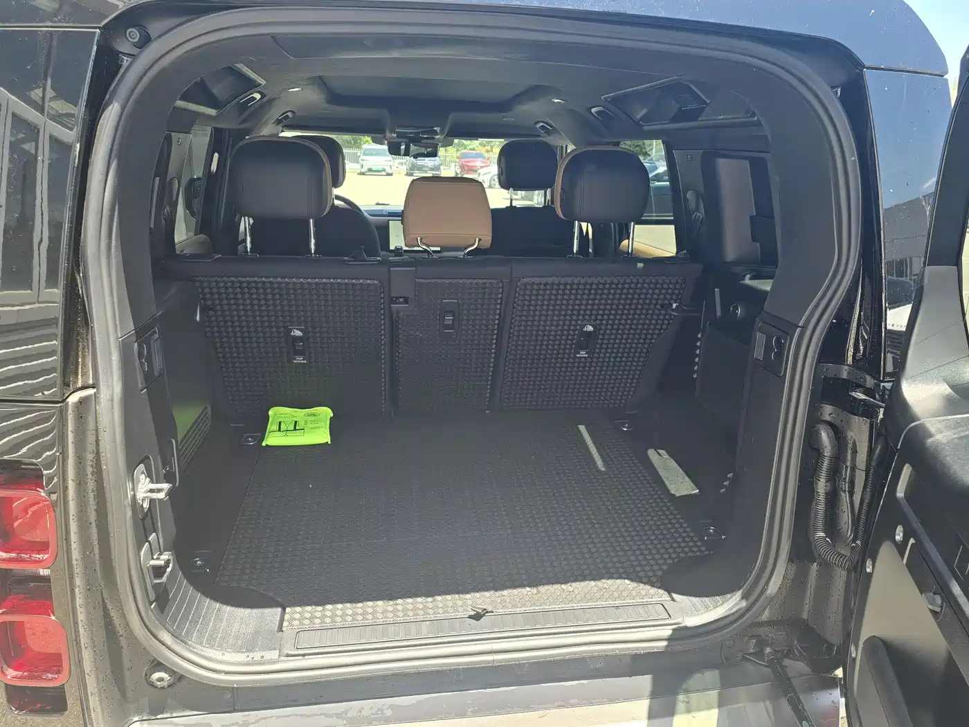 Land Rover Defender 2025 110 3.0T P400 -Dynamic HSE фото 12