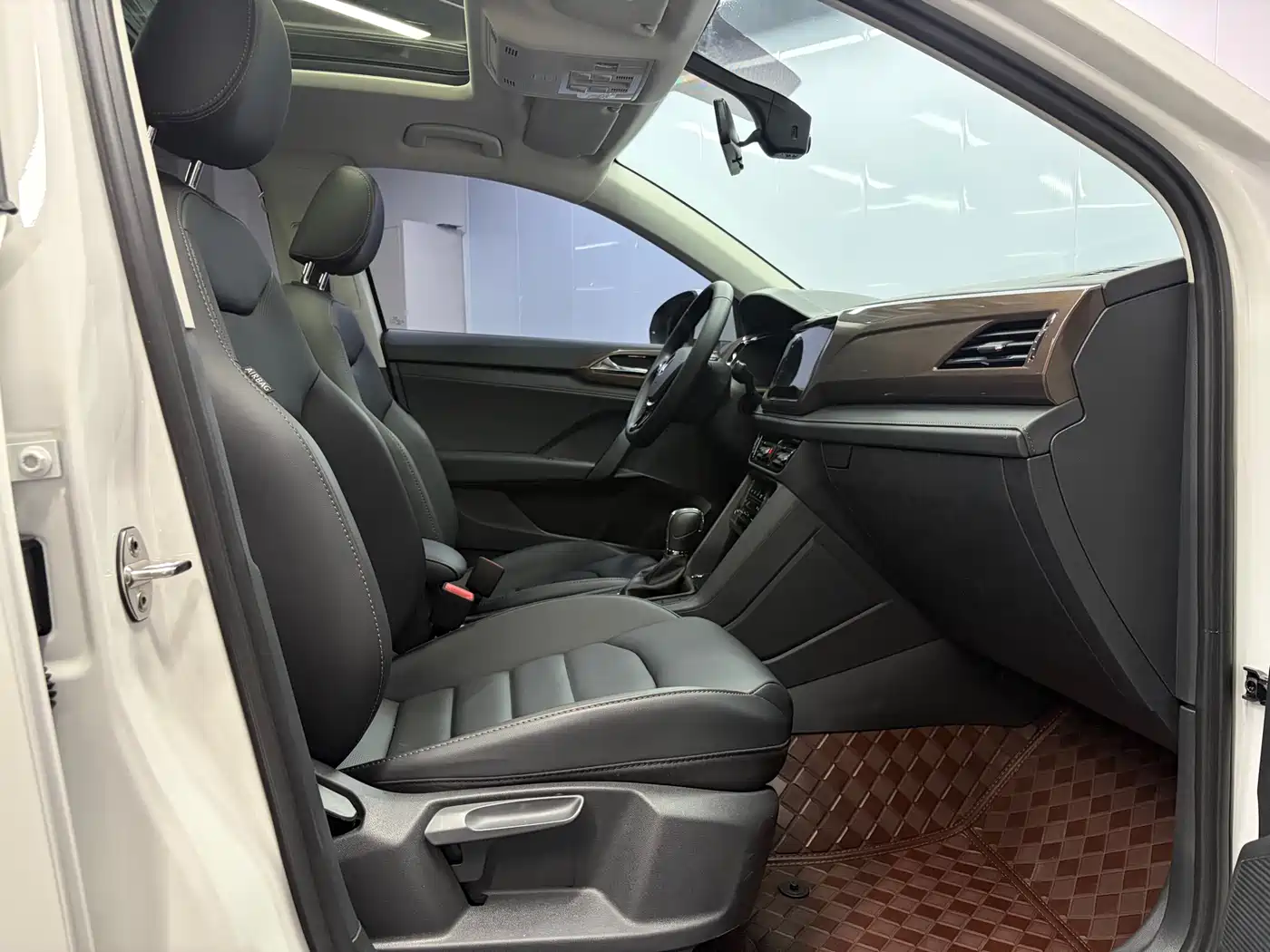 Volkswagen Tharu 2022 280TSI FWD Luxury Edition фото 14
