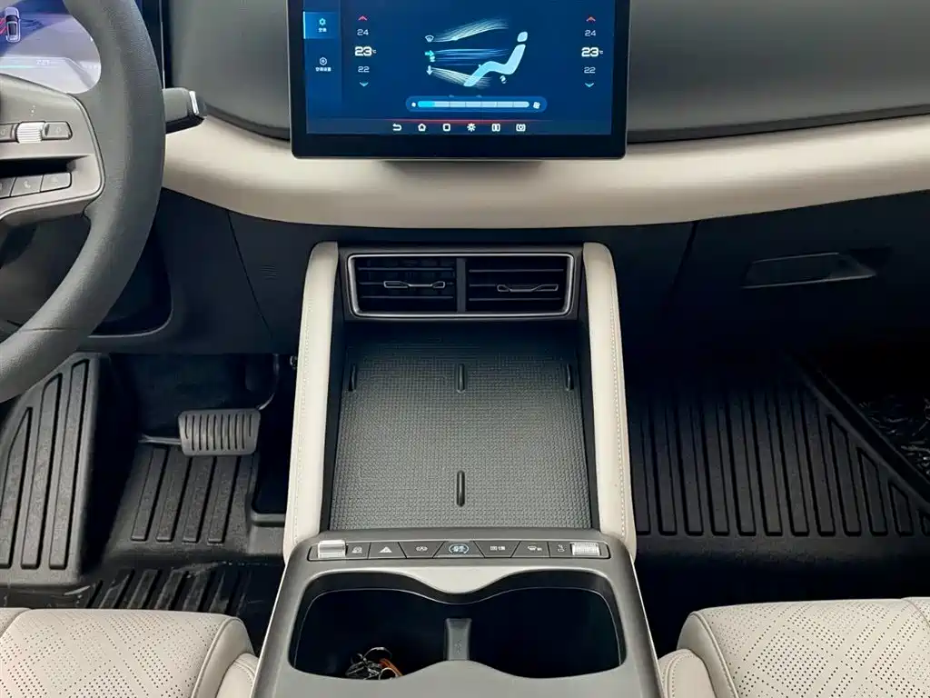 BYD Yuan UP 2025 Model 301KM Navigator фото 9