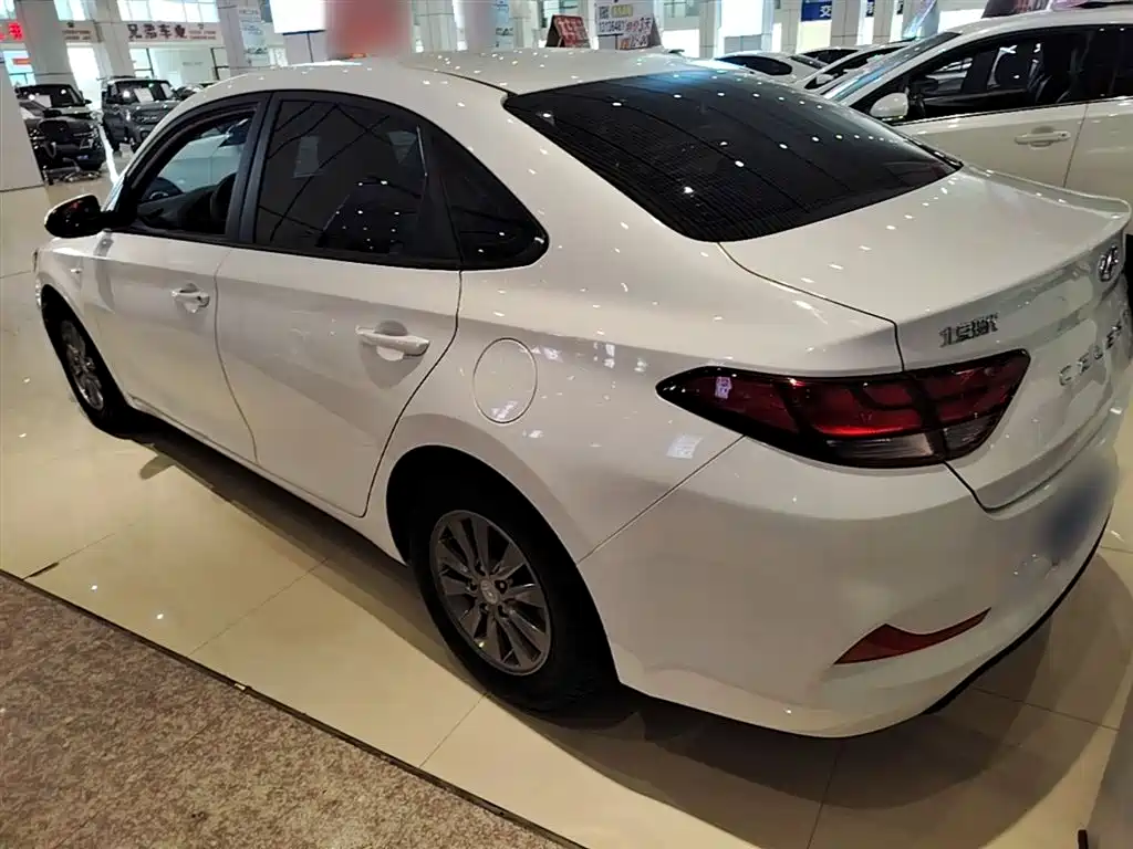 Hyundai Elantra 2018 1.6L Automatic Pleasing Edition GL China VI фото 5