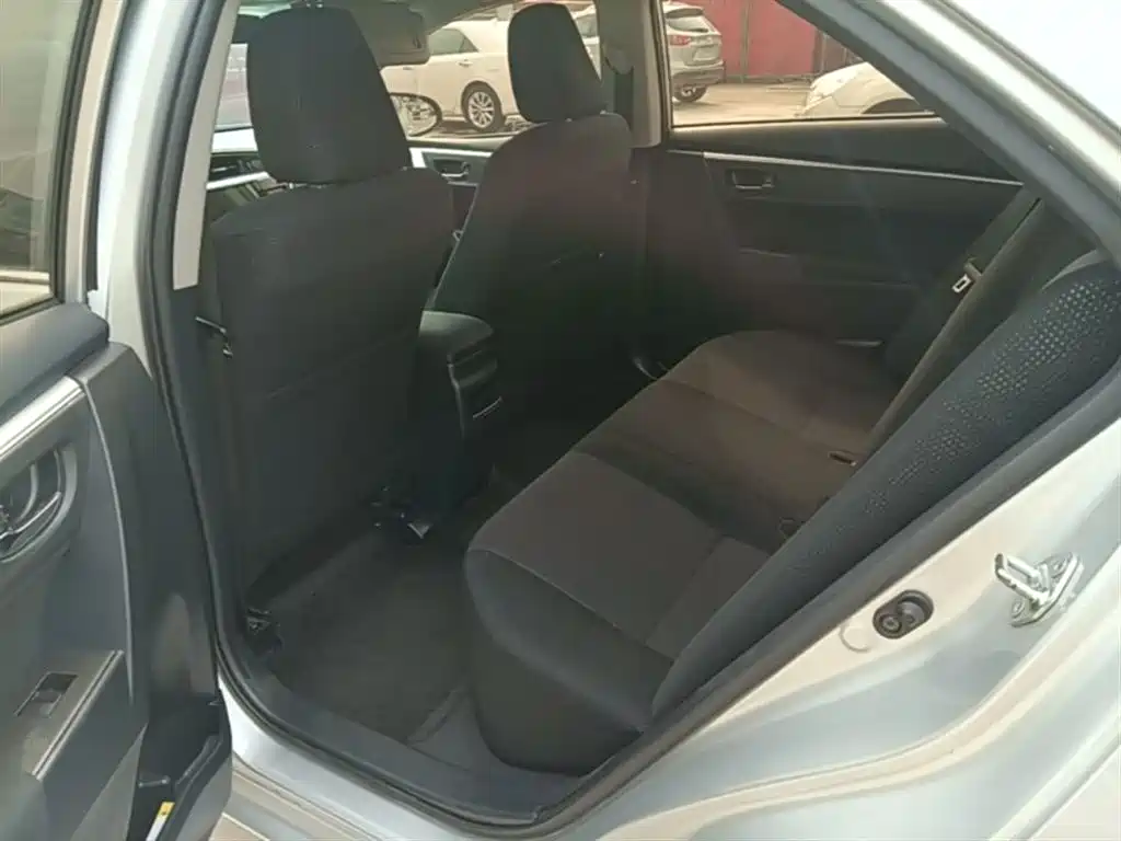 Toyota Corolla 2017 Facelift 1.6L S-CVT GL фото 17