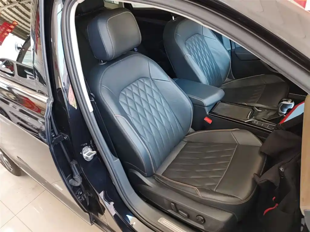 Volkswagen Passat 2021 Model 380TSI Luxury Edition фото 25