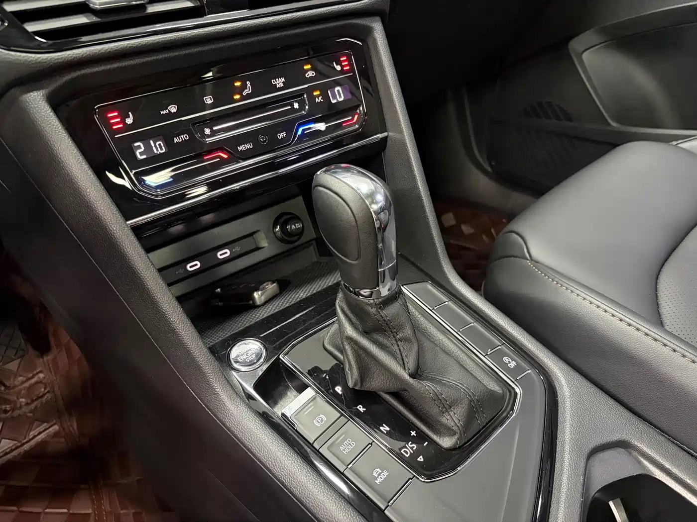 Volkswagen Tharu 2022 280TSI FWD Luxury Edition фото 11