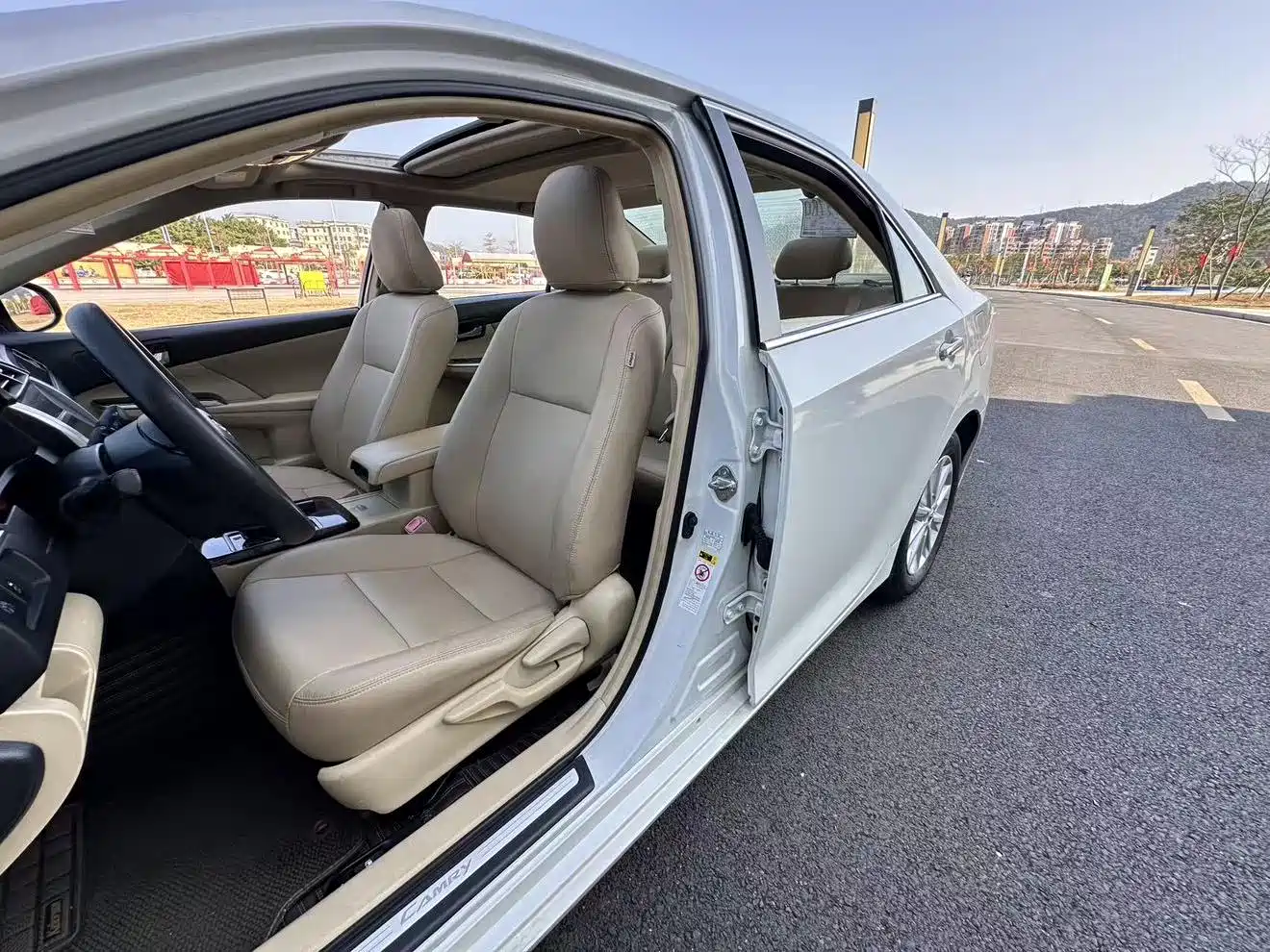 Toyota Camry 2016 2.0E 10th Anniversary Elite Edition фото 9