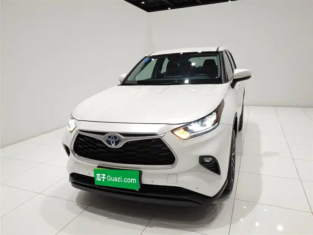 TOYOTA HIGHLANDER