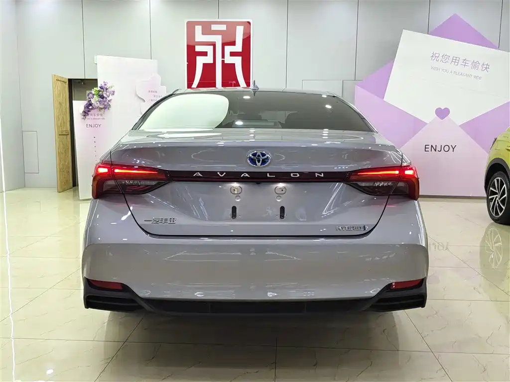 Toyota Avalon 2023 Hybrid 2.5L Luxury Edition фото 5