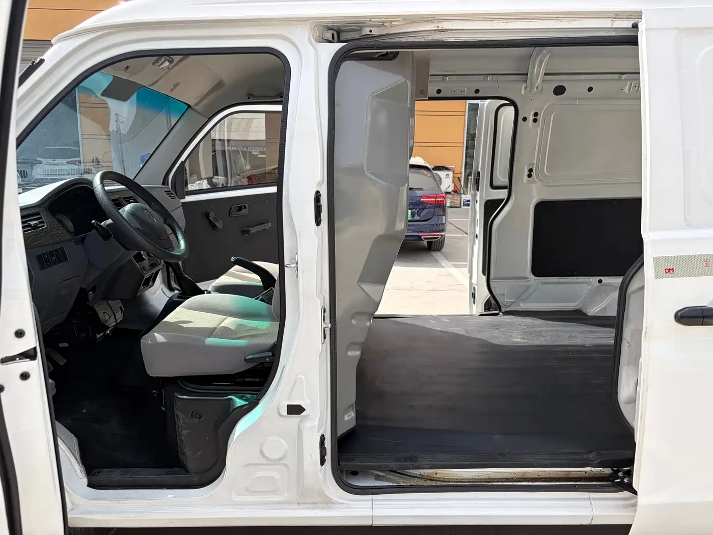 Jinbei Little Sea Lion X30 2024 2024 1.5L Fortune Panel Van 2/5-seater with Front AC